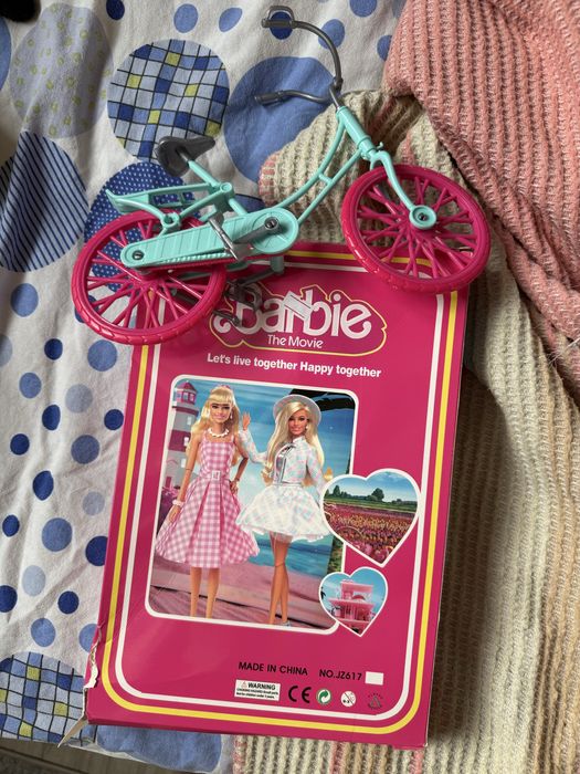 Барби с велосипедом