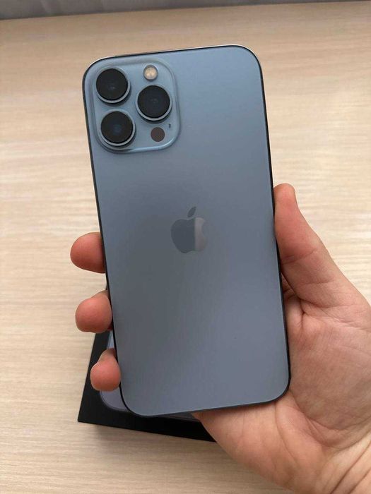 Apple Iphone 13 Pro Max în stare excelentă + încărcător + huse