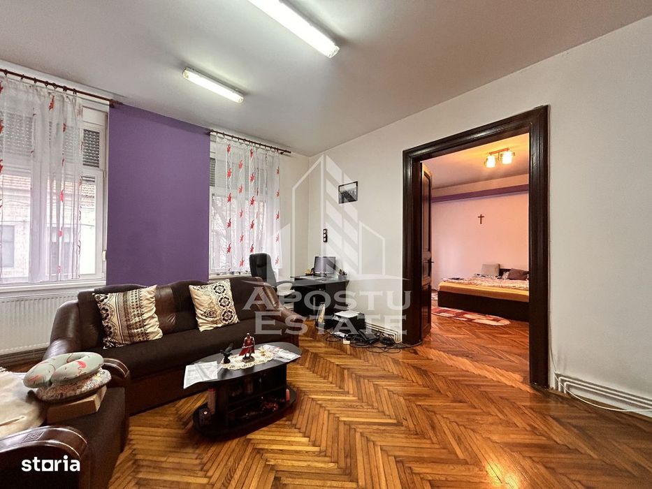 Apartament spațios 4 camere, 2 băi, parteer inalt în Piata Maria