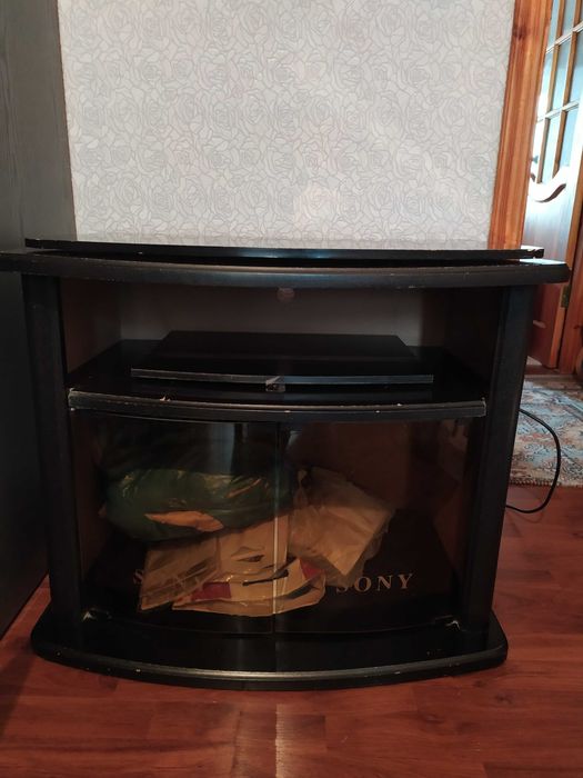 Продам телевизор с подставкой