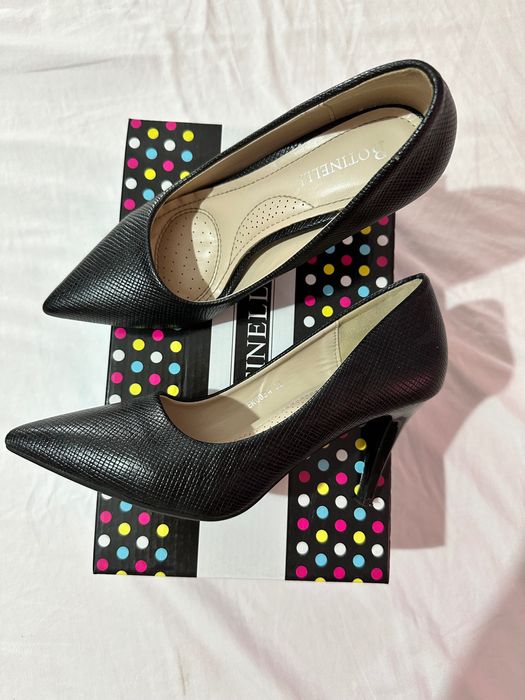 Vând pantofi Botinelli impecabili