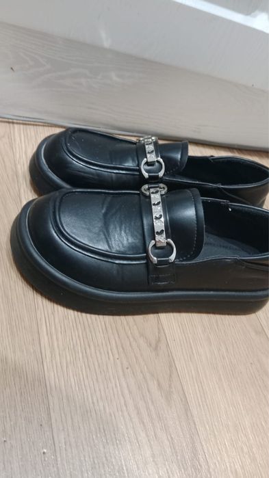 Продам детскую обувь