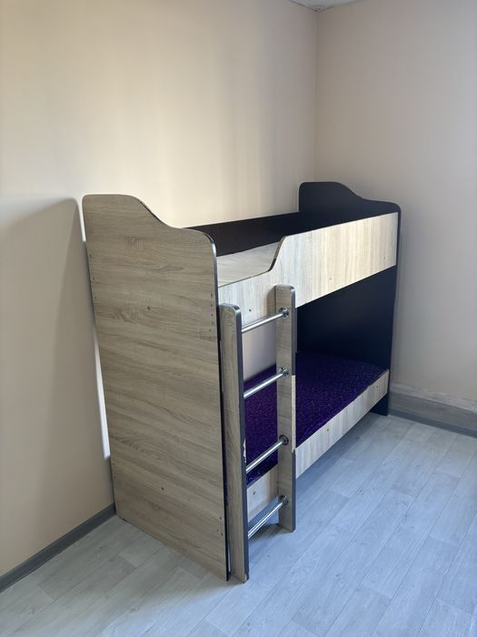 Продам двухярусную кровать.