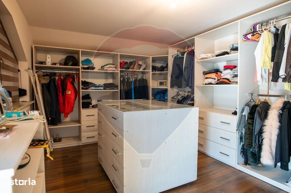 Casă / Vilă cu 5 camere de vânzare