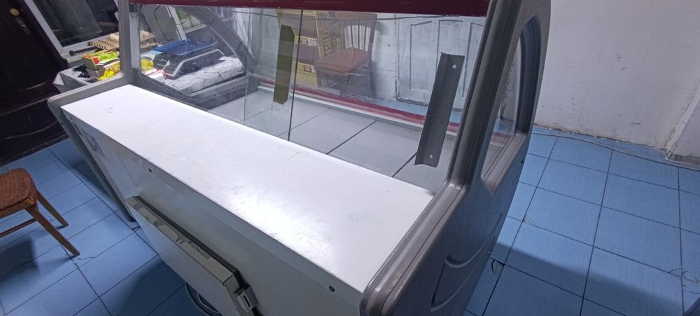 Холодильник витринный