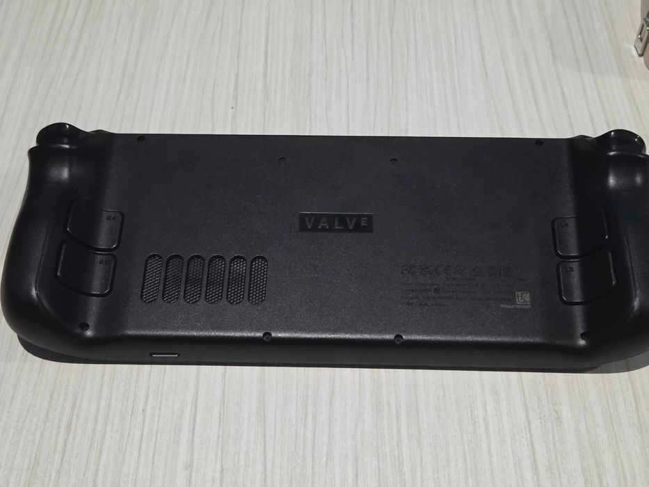 Steam Deck LCD 512GB и Official Docking Station – като нов, пълен комплект