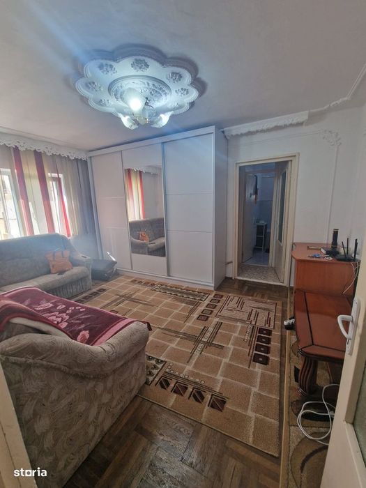 De vanzare apartament 2 camere, balcon, 50mp, etaj intermediar, 37000e