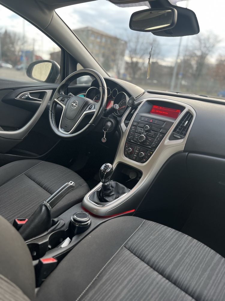 Opel Astra J 1.6l - Inchirieri auto Otopeni Bucuresti