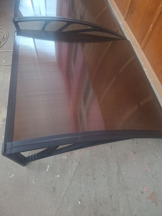 Навес от поликарбонот