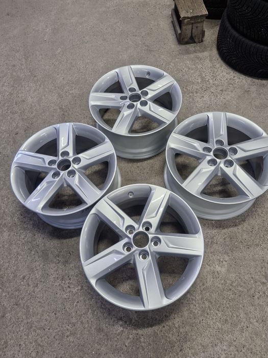 Камри оригинал Американец R17