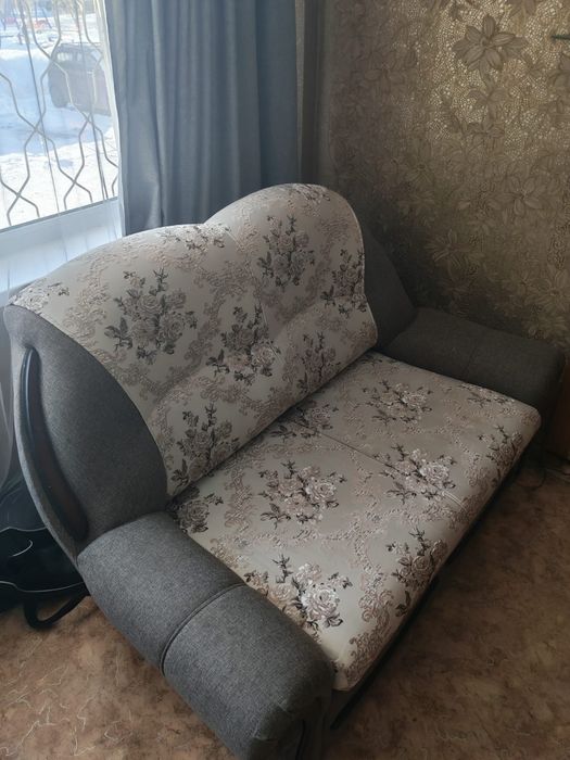 Продам мини диван, отличное состояние.