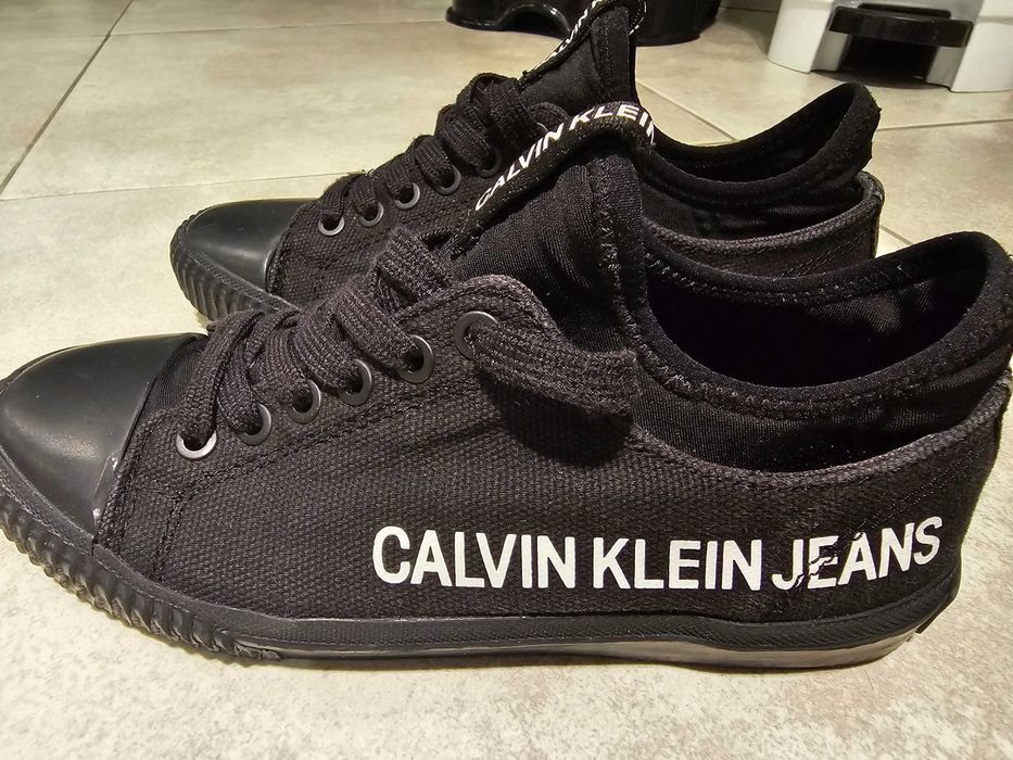 Маратонки Calvin klein 36 размер.