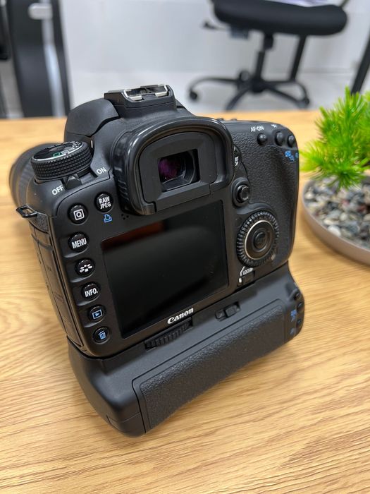 Професионален Фотоапарат Canon 7D