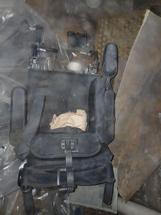 Инвалидная кресла-каляска с электроприводом.