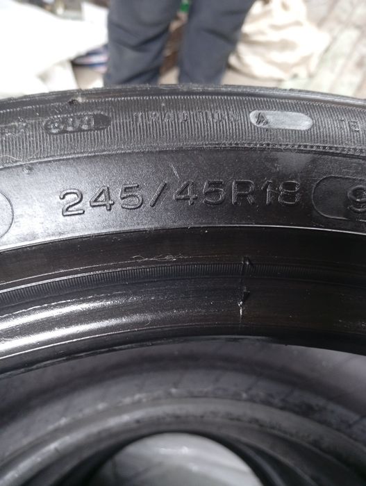 MICHELIN 245/45 R18