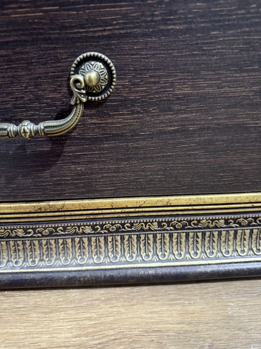 СРОЧНО Продам шкаф для сервиса и комод