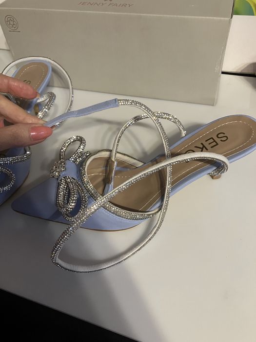 Дамски официални обувки.