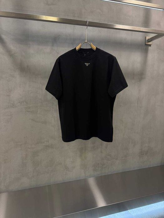 Модерни мъжки тениски ARMANI EXCHANGE – стил, комфорт и перфектна визия за лятото!