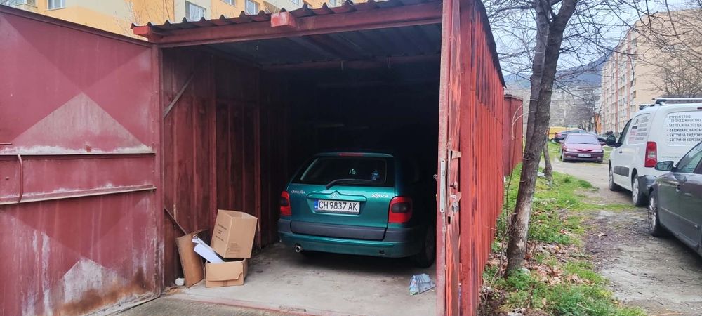 Ламаринен гараж голям