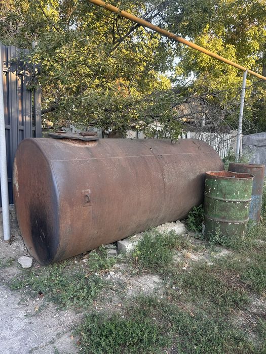 Продам цистерну (емкость металлическая)