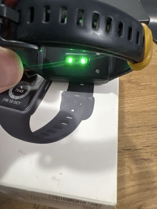 Huawei band 6 срочно продается