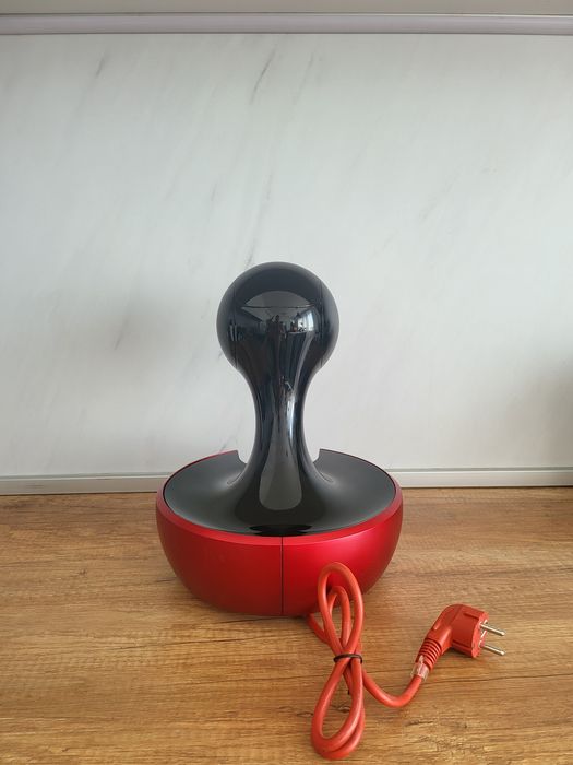 Дизайнерска кафе машина за капсули Nescafe Dolce Gusto Krups Drop в перфектно състояние и сензорни бутони