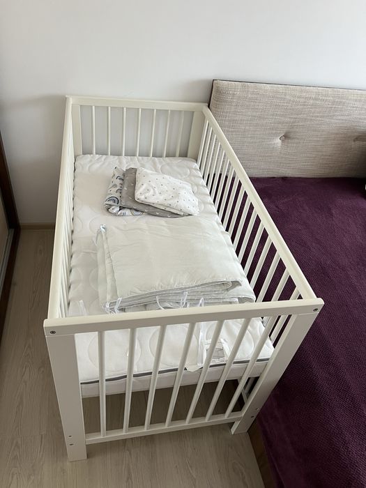 Patuț IKEA Guliver + saltea, cearsafuri, aparatori patut