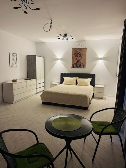 Închiriez Garsoniera tip Studio,  central, cu parcare