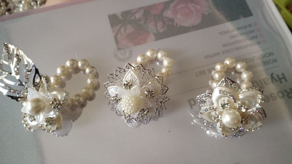 Кольца для сервировки стола.