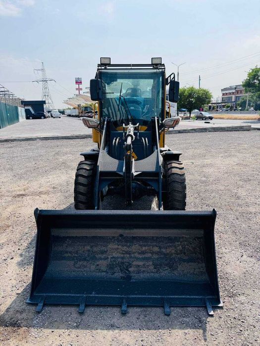 Фронтальный мини погрузчик от завода Lugong LM916 0.5 кубов