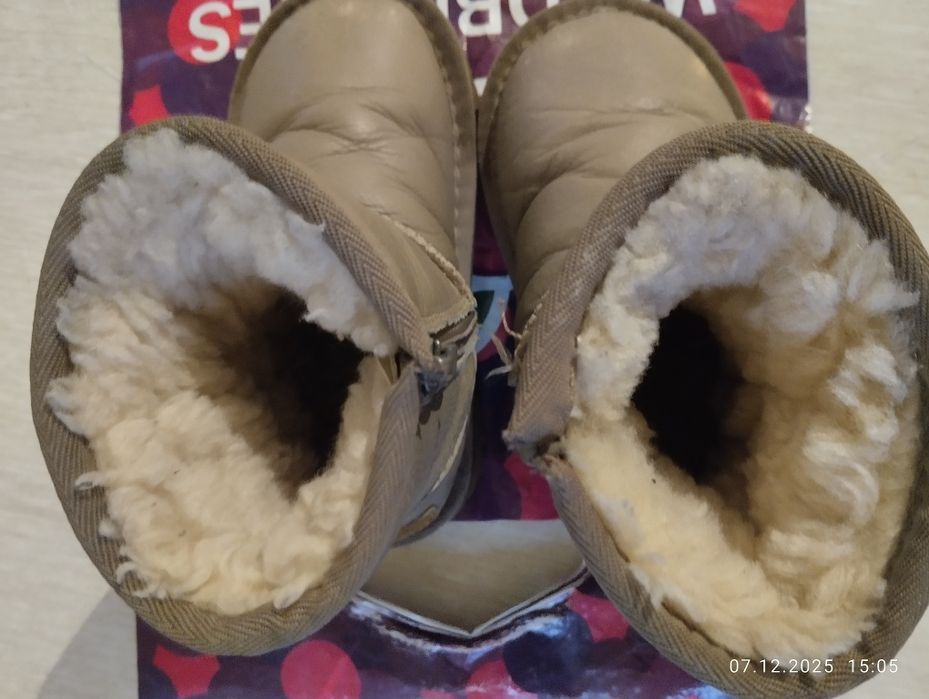 Продам угги бежевого цвета 26 размер