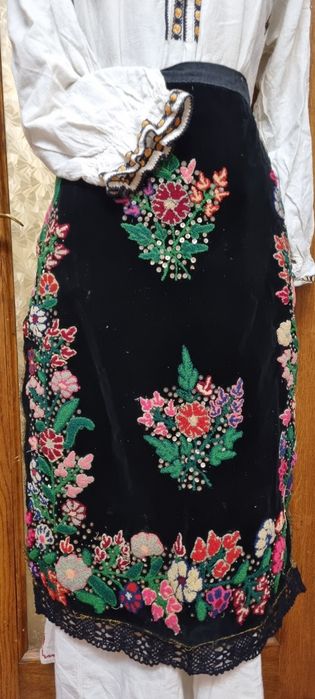 Costum popular autentic