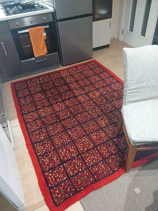 Китеник,килим,ръчно тъкан,100%вълна като нов