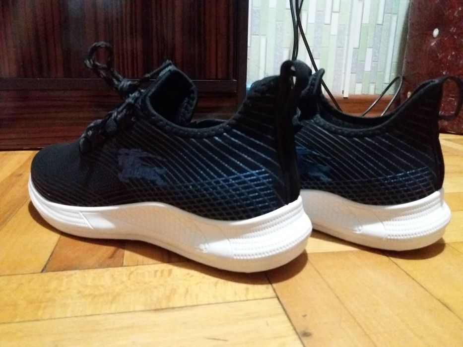 Продаются Кроссовки Мужские