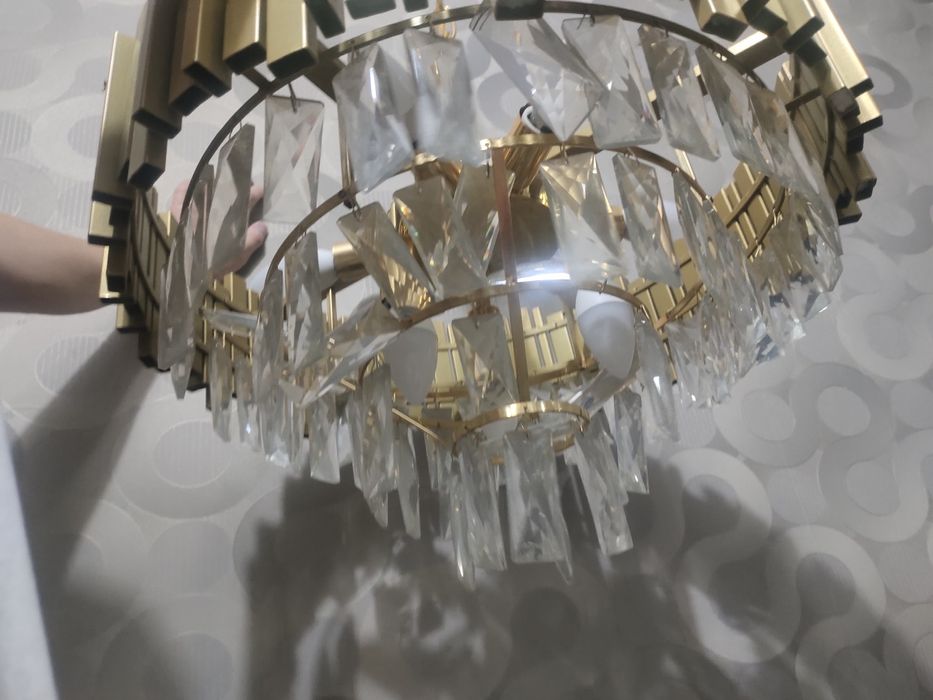 Продаю люстру хрустальную