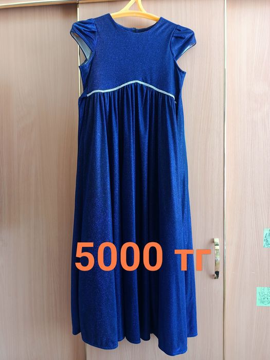 Продам нарядные платья для девочки