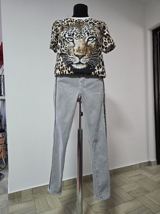 Blugi Zara cu vipusca din paiete argintii, mas S/M