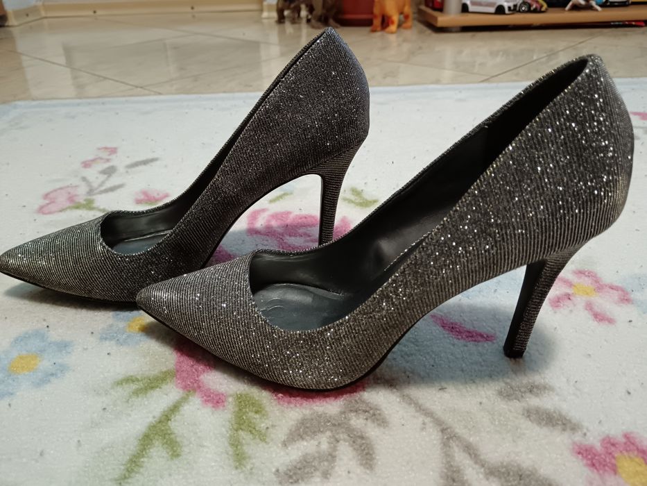 De vânzare pantofi noi dama Nr. 41 de ocazie