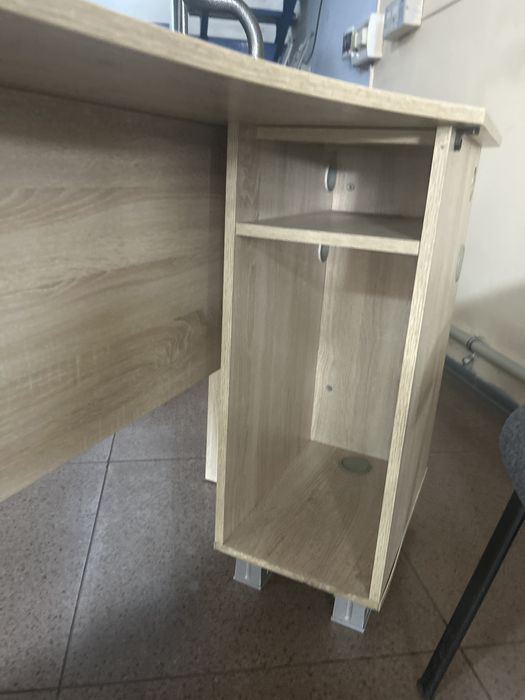 Рабочий стол с двумя тумбами