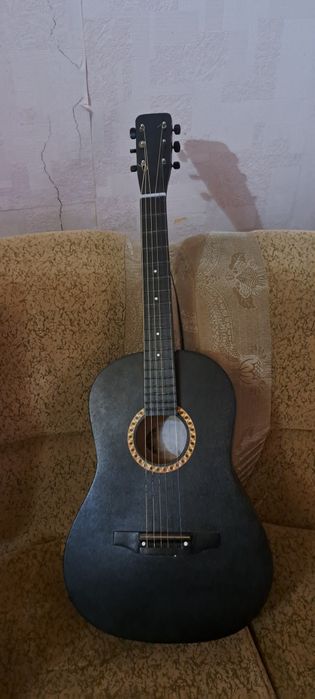 Gitara sotiladi razmeri 40 akustika narxi kelishiladi