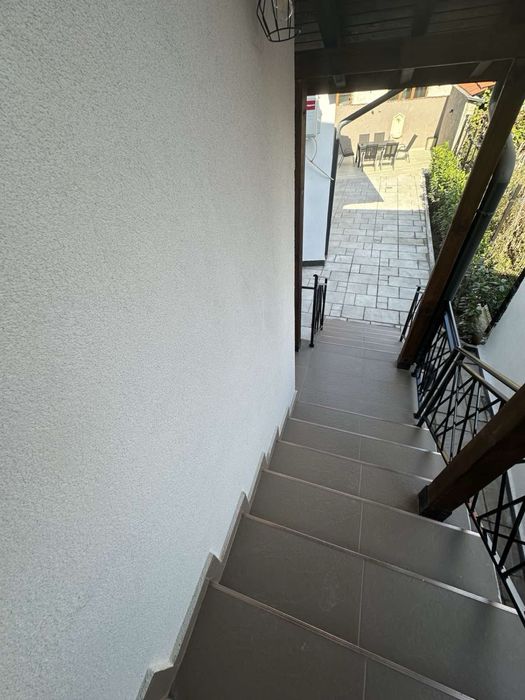 Дава се под наем Къща в Кюстендил, Бузлуджа - 90 кв.м за 500 € - Снимка #1