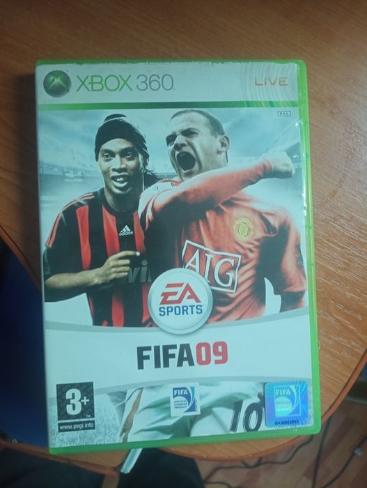 Xbox 360 , nu citeste cd urile , in rest e functional+joc fifa 09