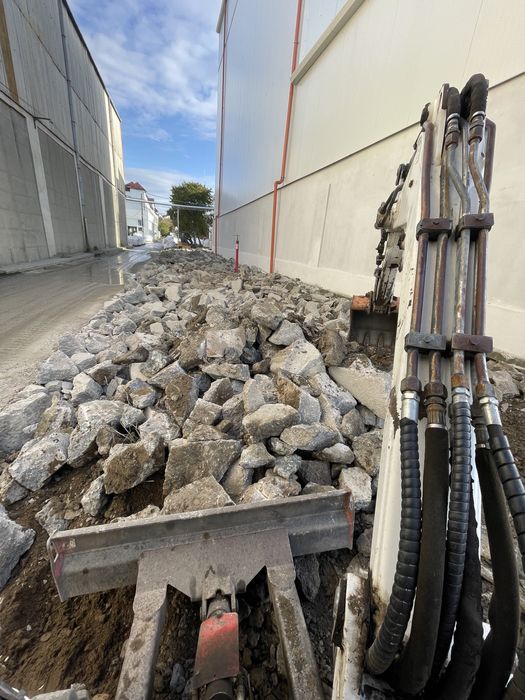 Excavator, vola, cilindru, camion cu macara 7,5T de închiriat