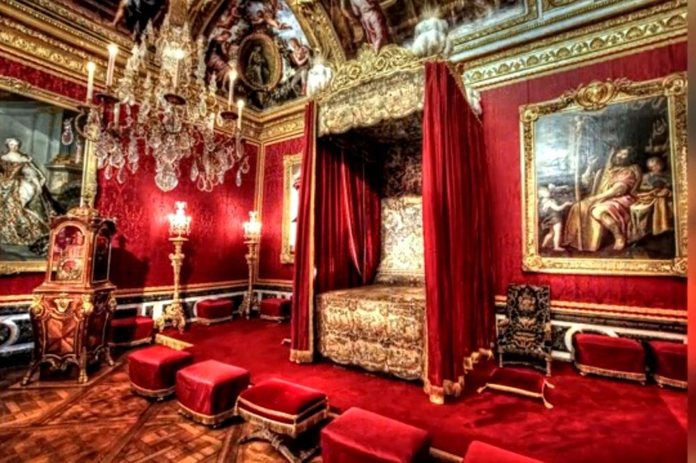 Поклейка обоев всех видов.