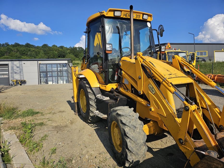 JCB 3CX Sitemaster 2003 – Cupă 4 în 1 + 4 cupe excavare