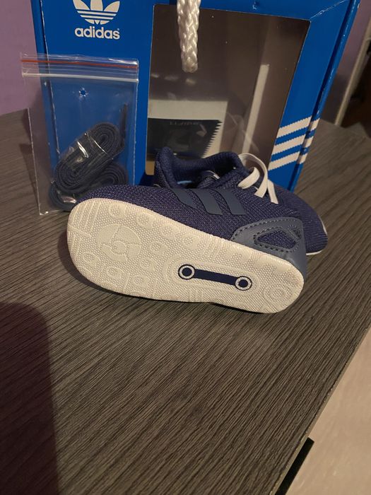 Оригинални бебешки маратонки Adidas