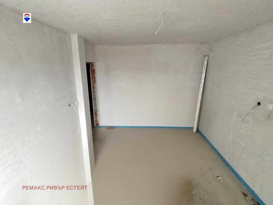 Продава се Двустаен апартамент в Русе, Център - 61 кв.м за 1053 €/кв.м - Снимка #3