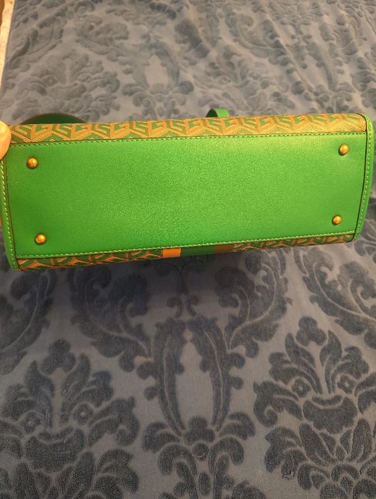 Срочно!!!  сумкa  GUESS