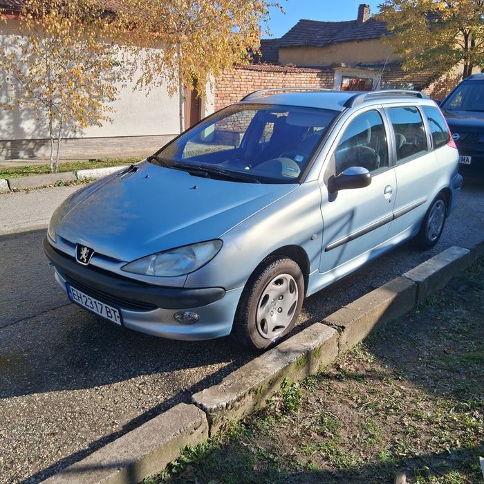 Продавам Peugeot 206 /комби / 2003 г. / в движение кара се всеки ден /