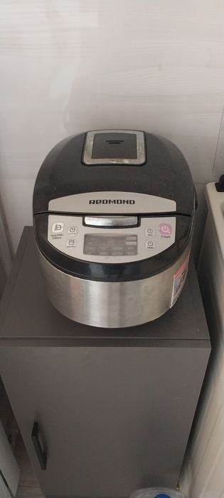 Продам  мультиварку Redmond